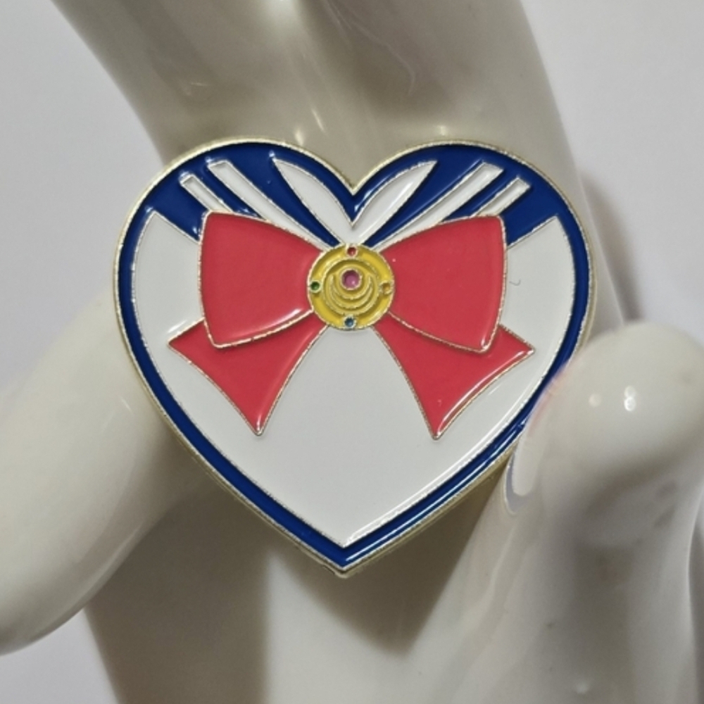 🌙 Sailor Moon Bow Heart Pin